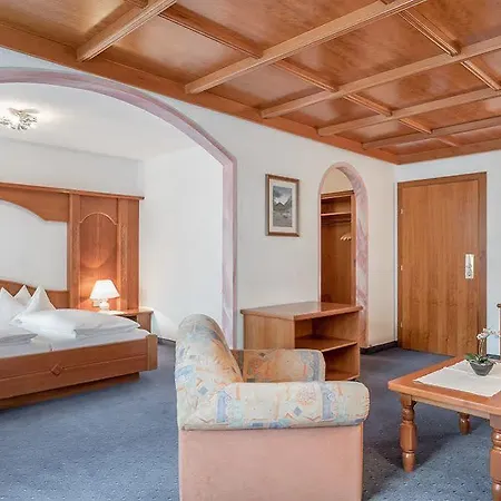 Wellness & Relax Milderer Hof Szálloda 4*